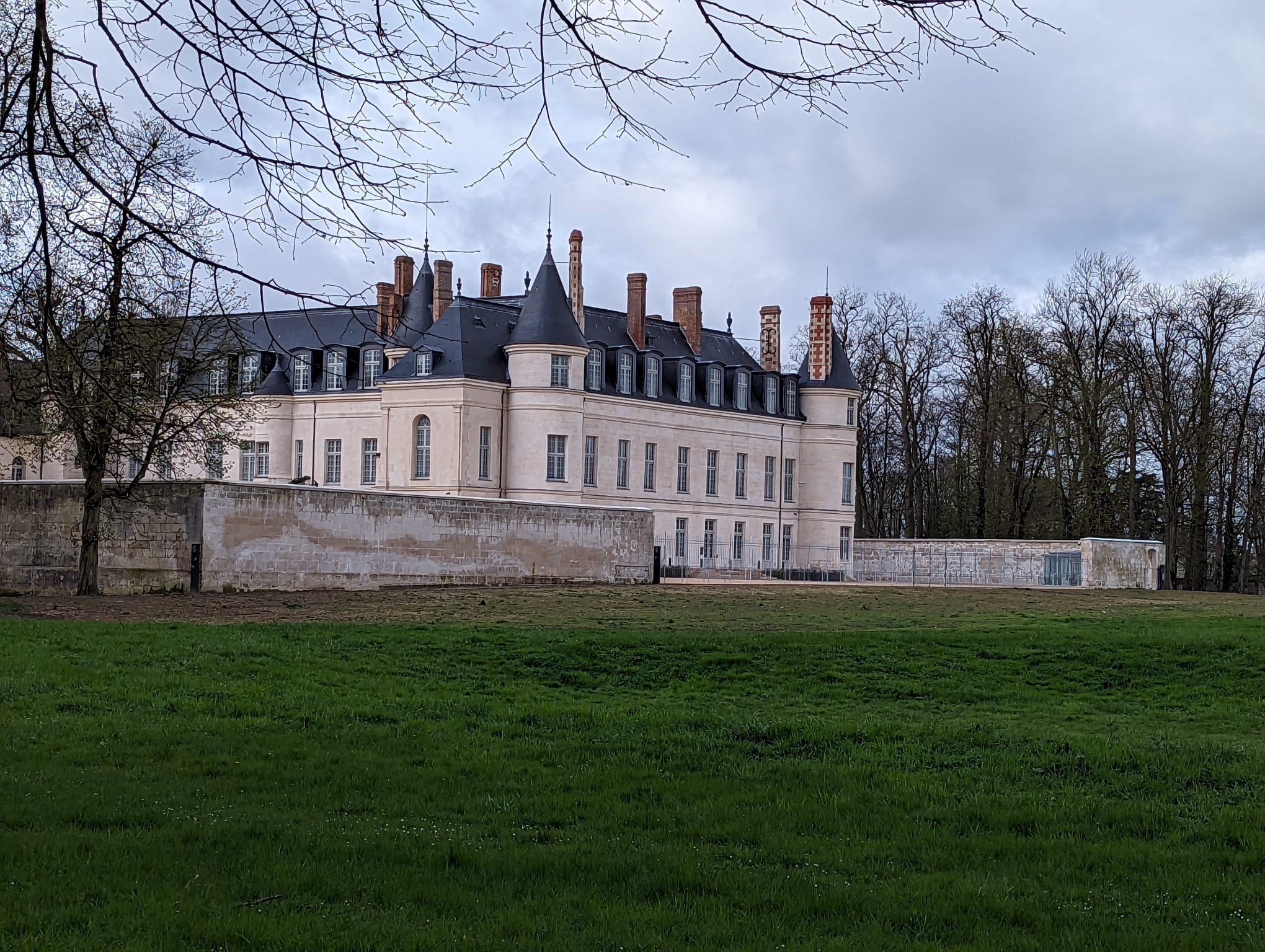 Vue du château du parc de Monplaisir